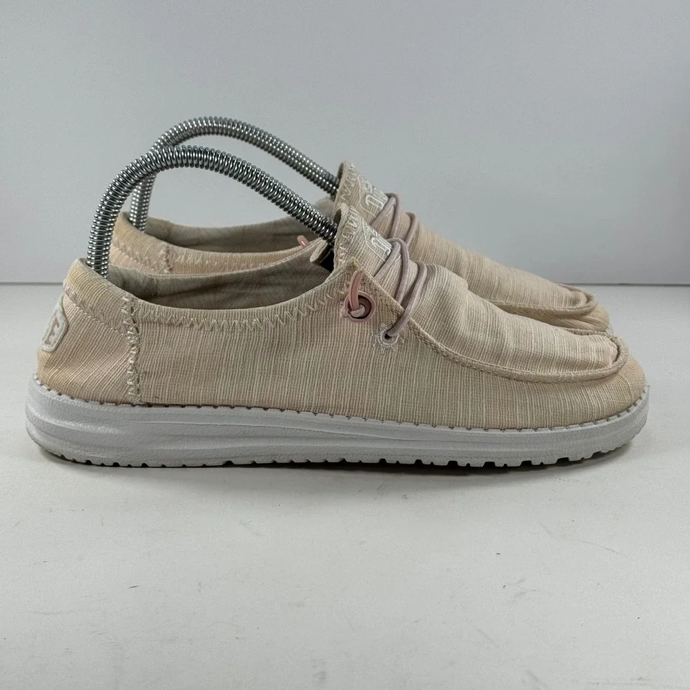 Hey Dude Wendy Star Loafer‎ Slip On Shoes Women's Size 8 Beige Canvas Casual
